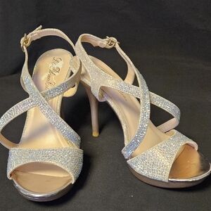 De Blossom Collection Glittering Silver Strappy Heels. Size 6 1/2.